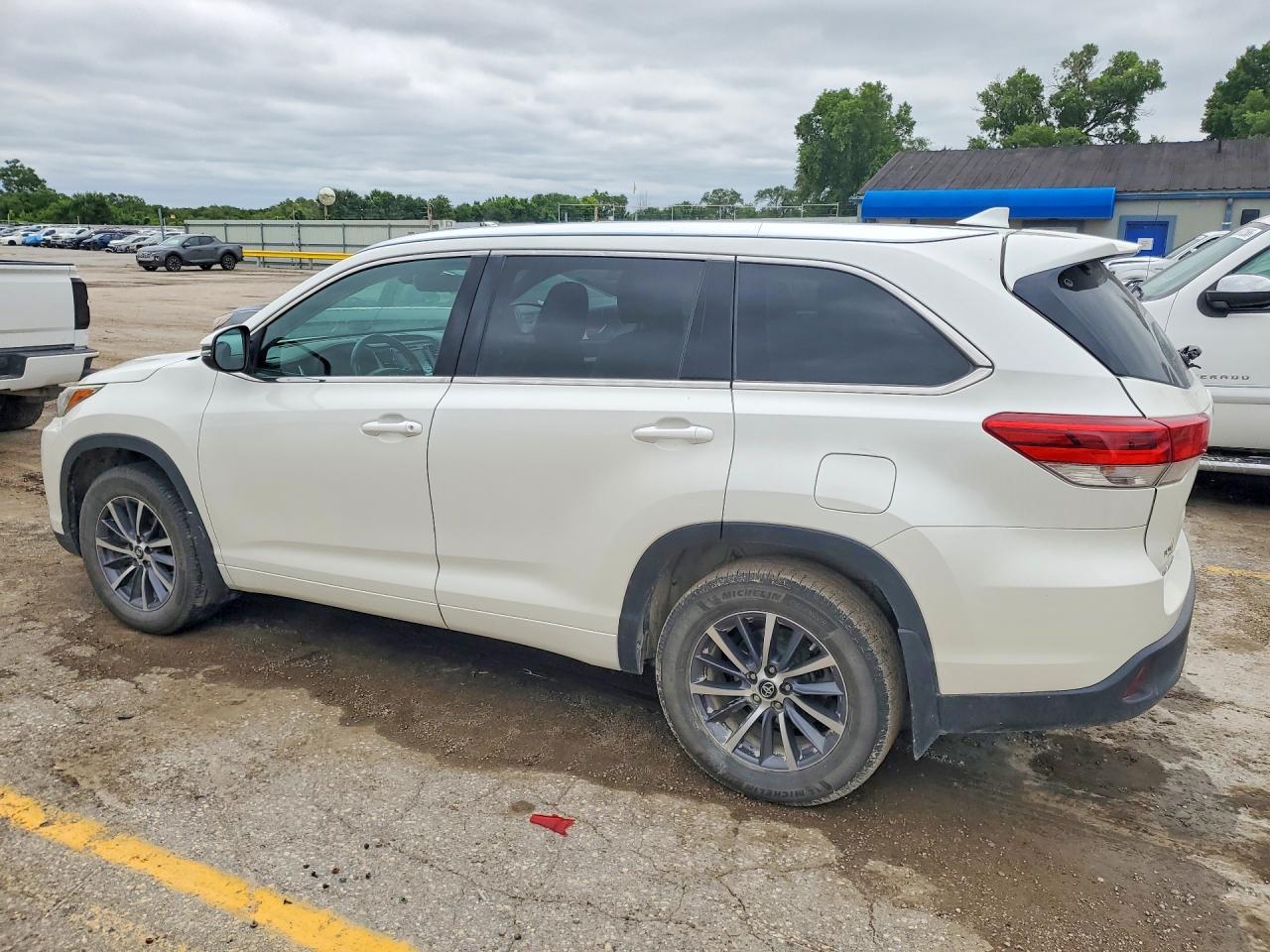 2017 TOYOTA HIGHLANDER
