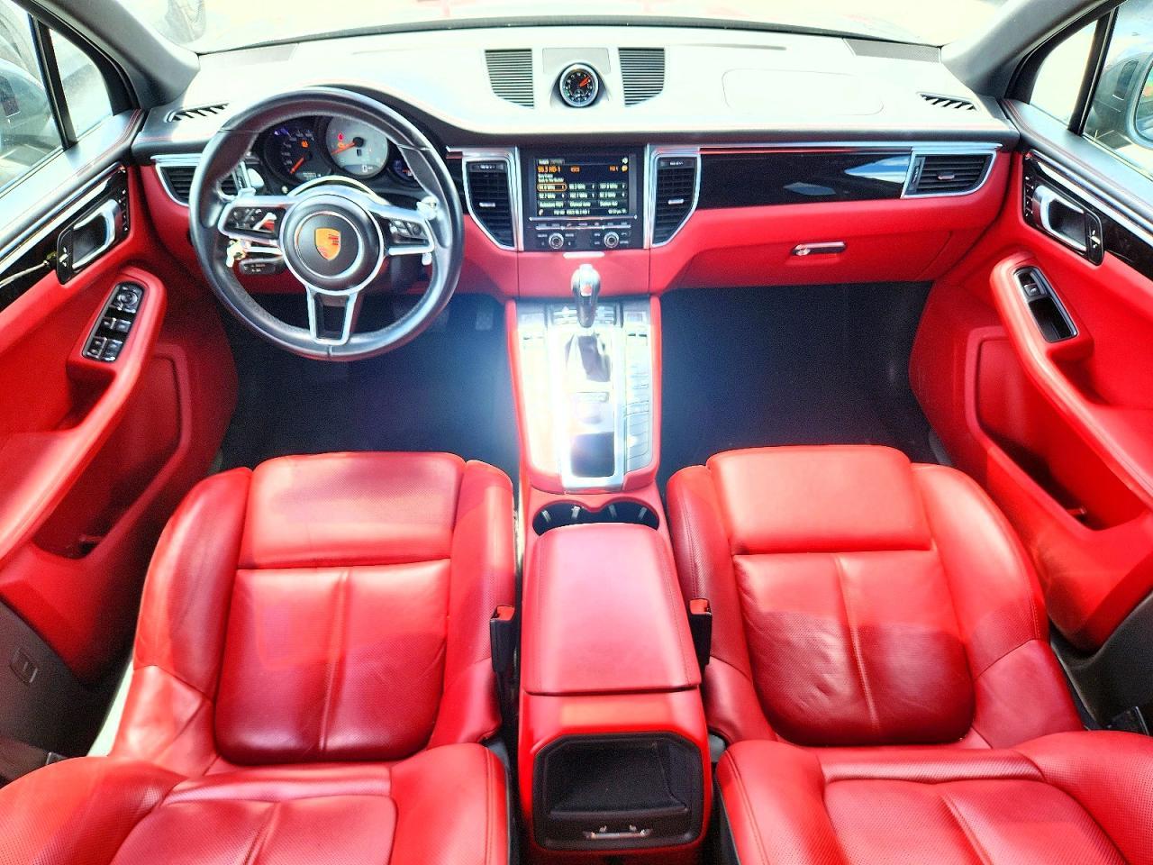 2015 PORSCHE Macan