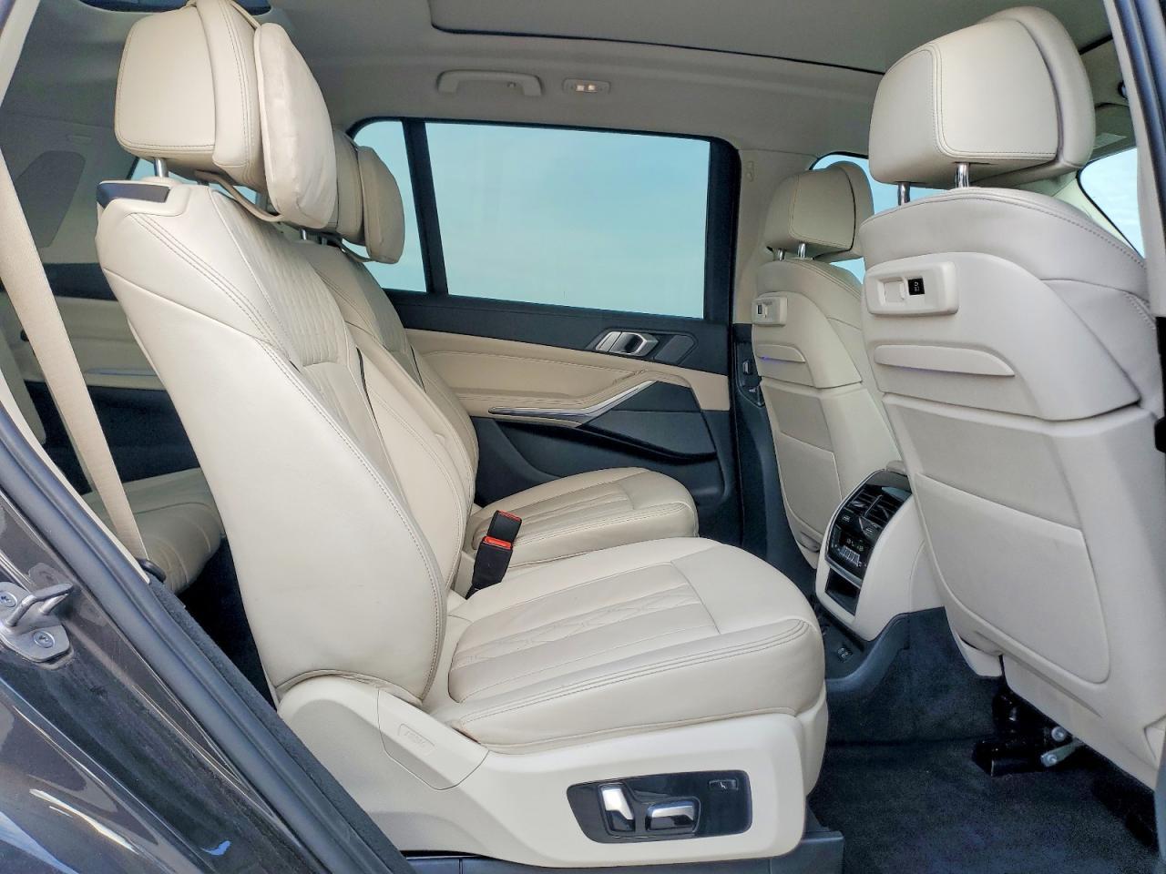2021 BMW X7