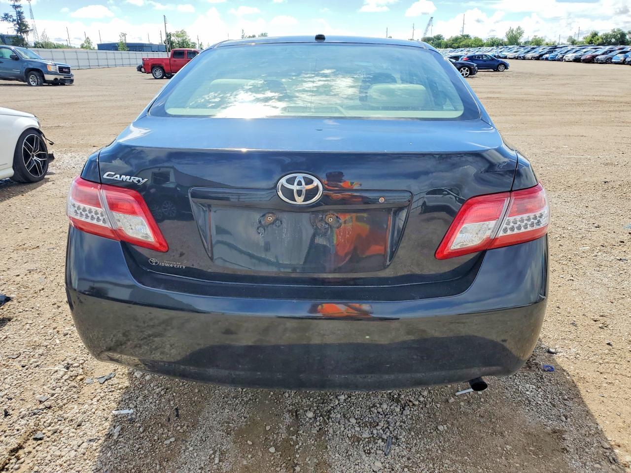2011 TOYOTA CAMRY