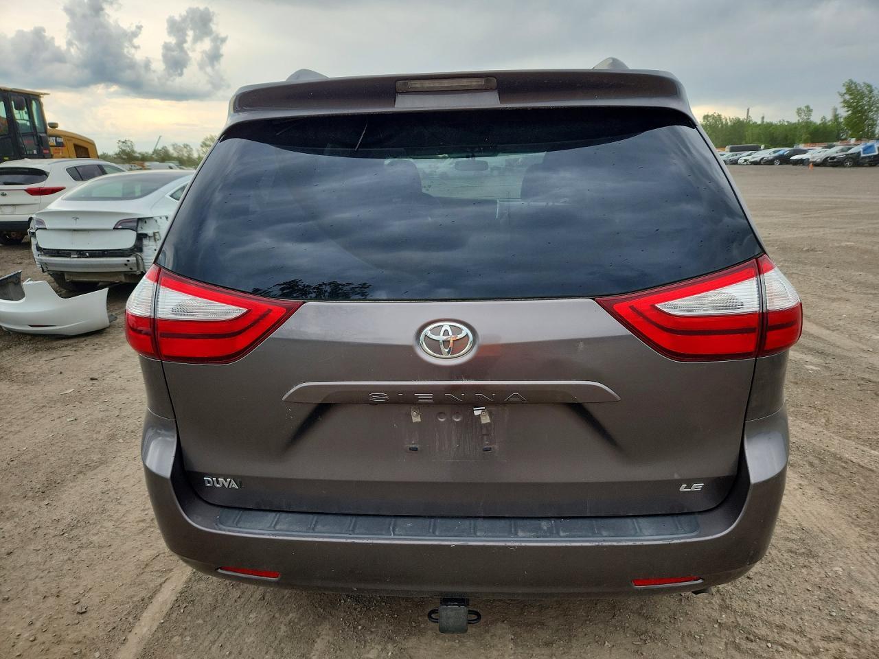 2016 TOYOTA SIENNA
