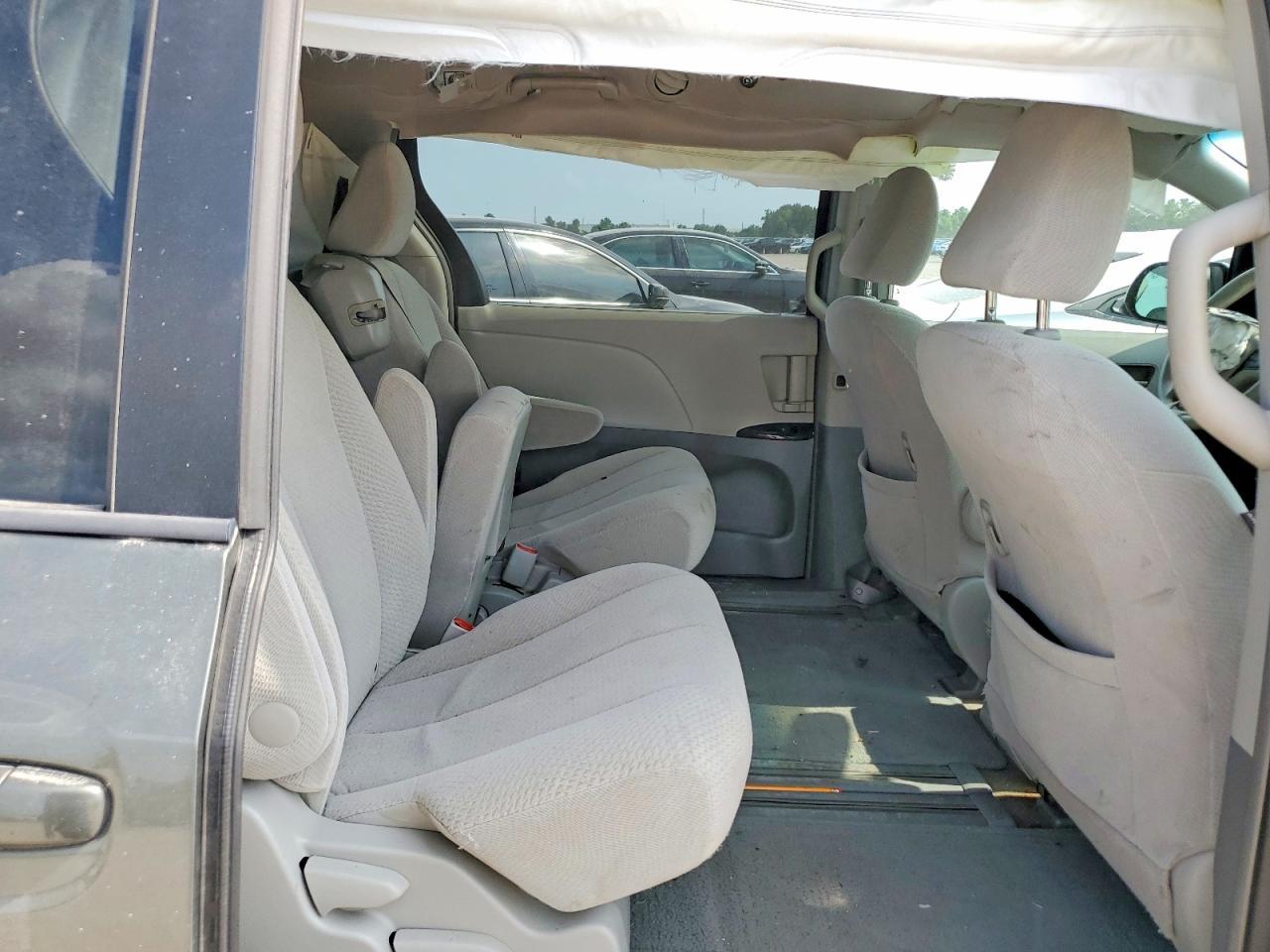 2012 TOYOTA SIENNA