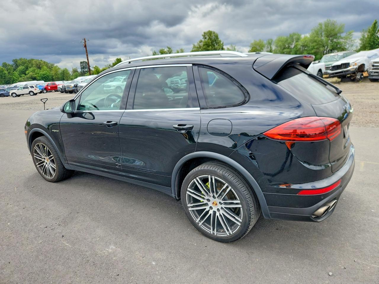 2016 PORSCHE CAYENNE