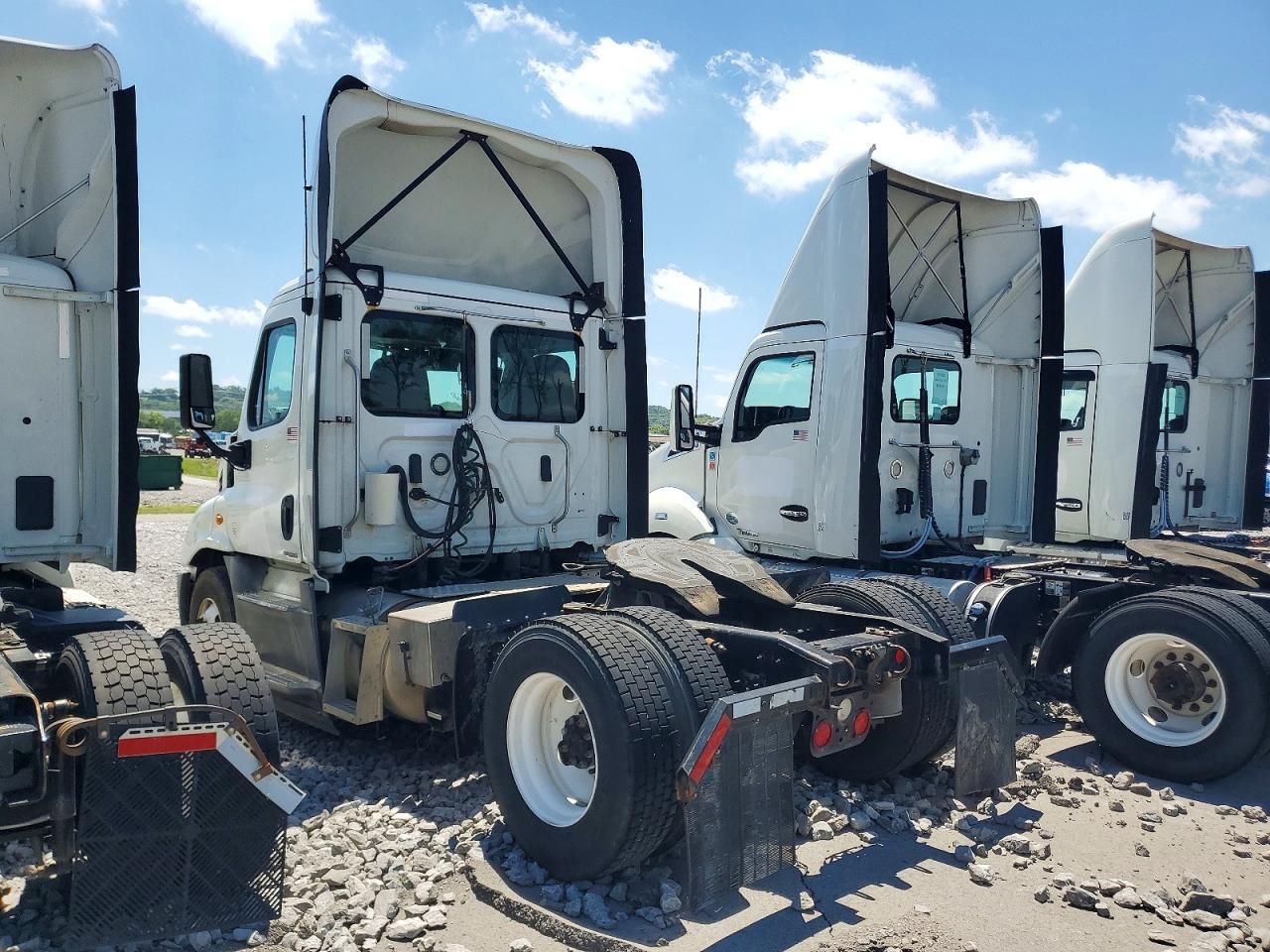 2018 FREIGHTLINER Cascadia 113
