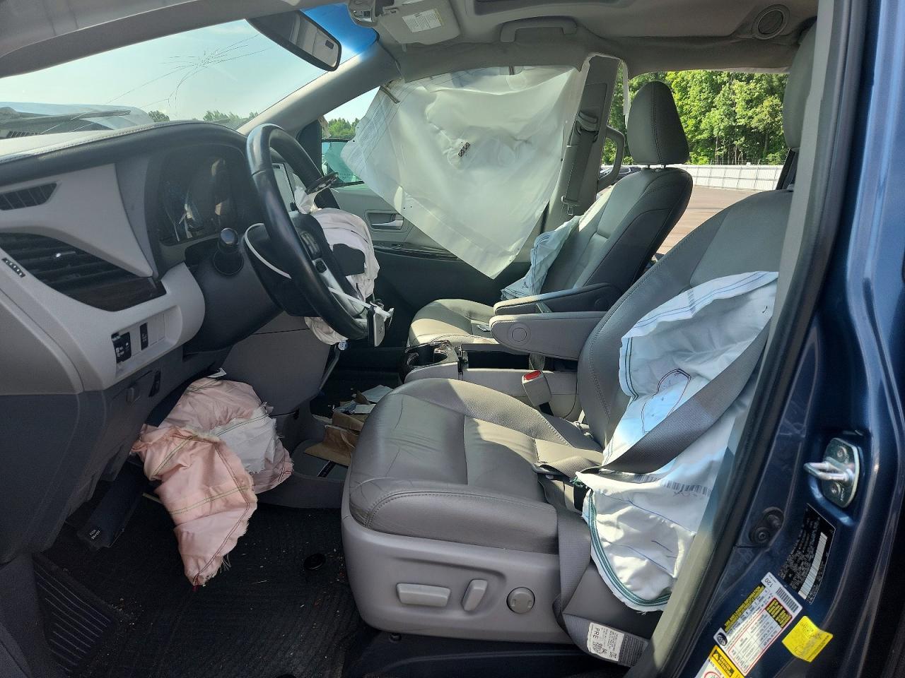 2017 TOYOTA SIENNA