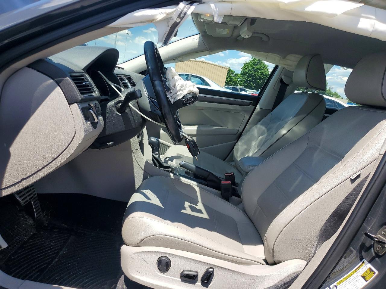 2017 VOLKSWAGEN Passat