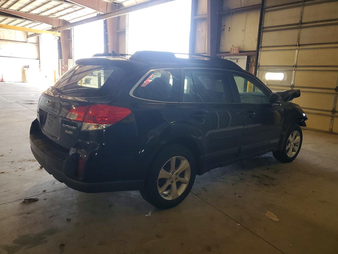 2013 SUBARU Outback