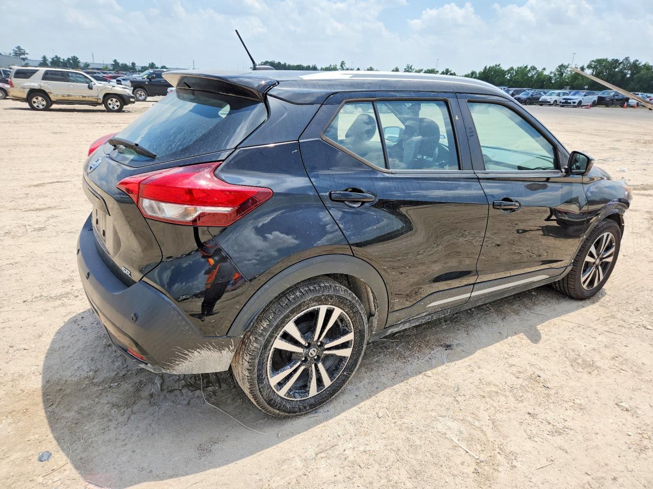 2020 NISSAN KICKS