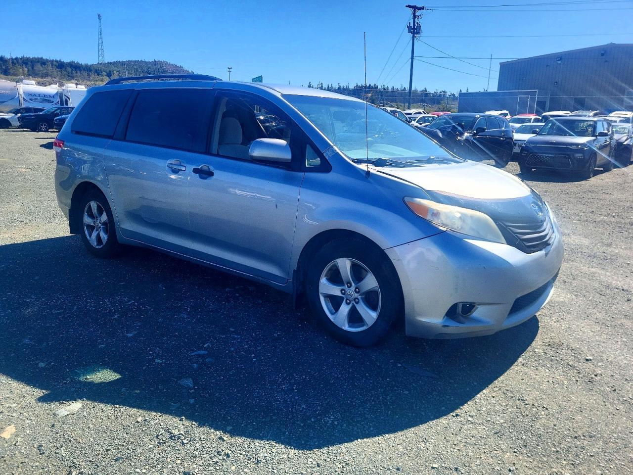 2011 TOYOTA SIENNA