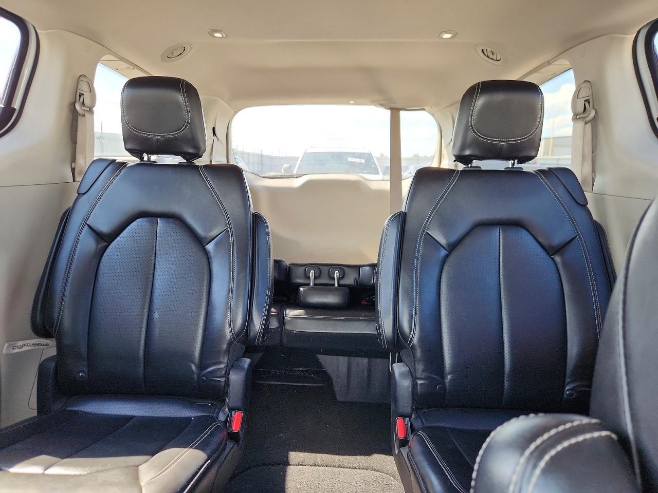 2021 CHRYSLER Voyager