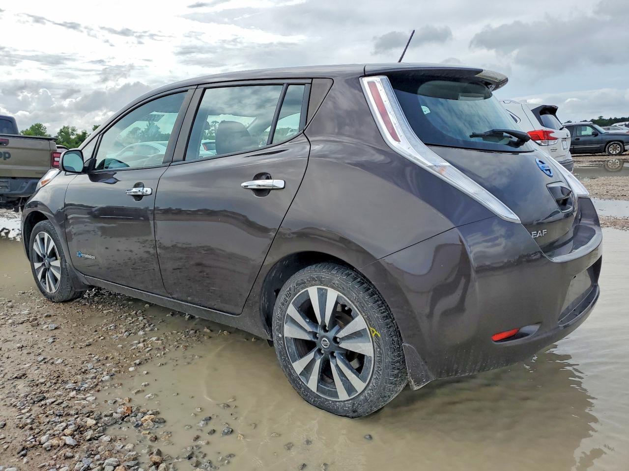 2016 NISSAN LEAF