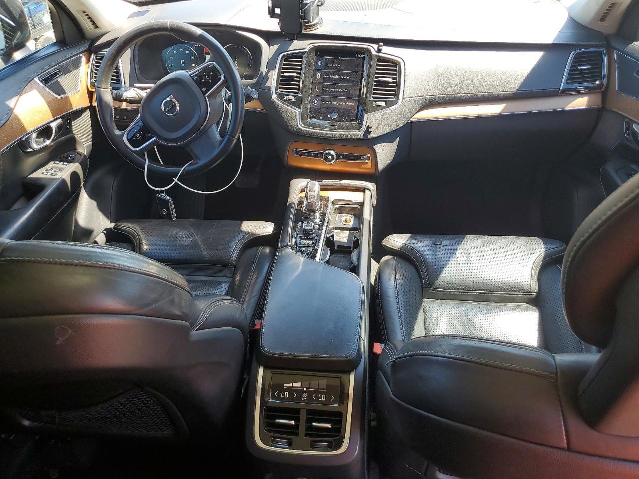 2017 VOLVO XC90