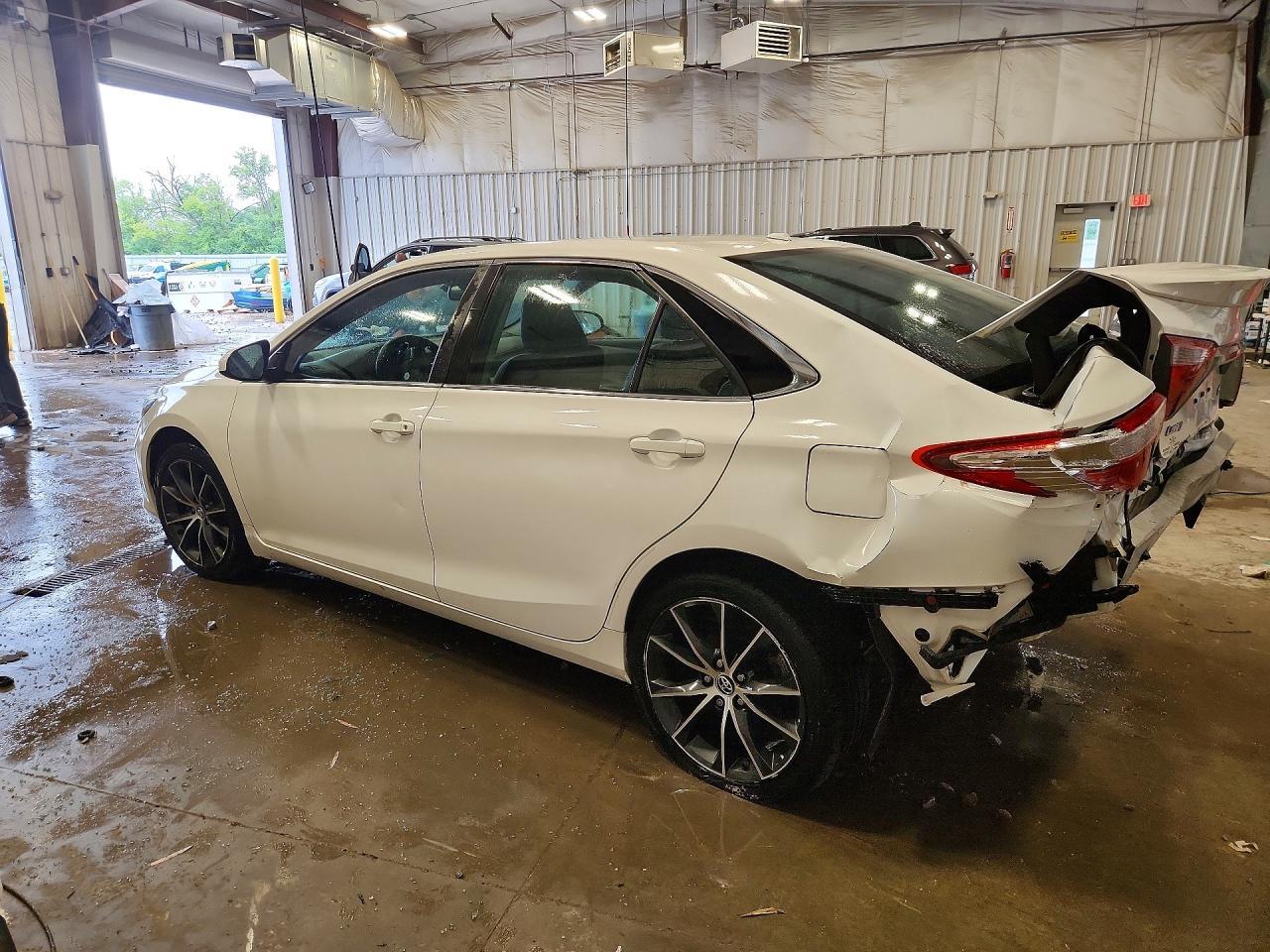 2016 TOYOTA CAMRY