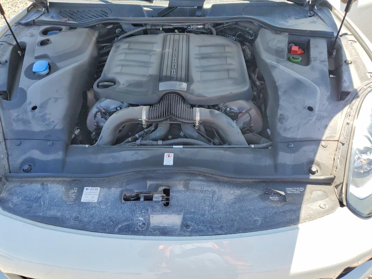 2016 PORSCHE CAYENNE