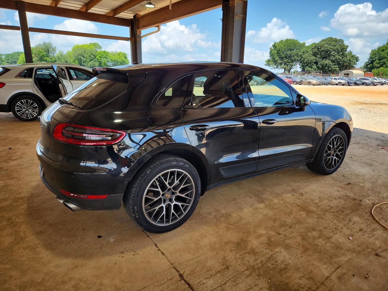 2018 PORSCHE Macan