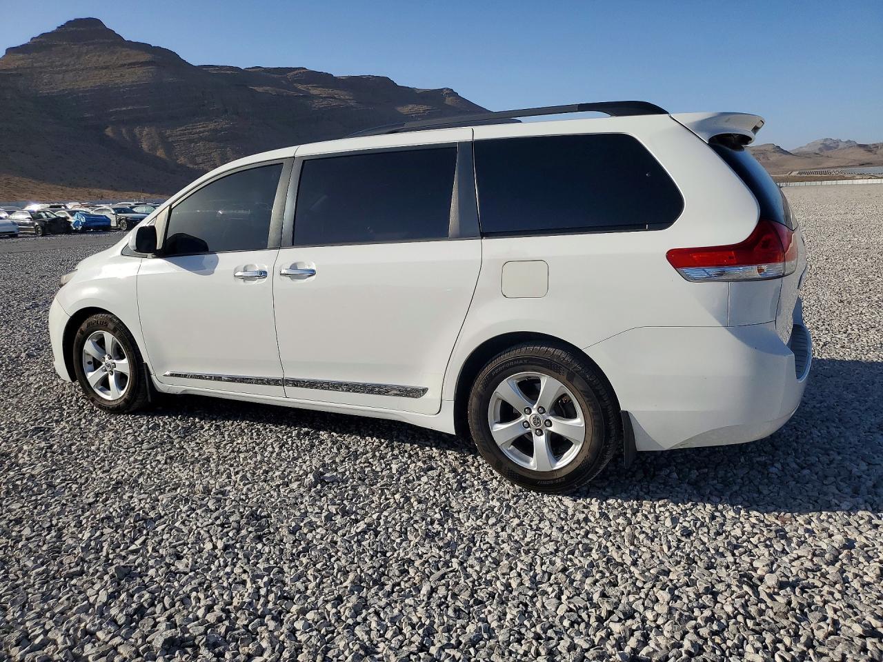 2011 TOYOTA SIENNA