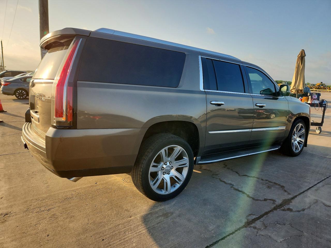 2016 CADILLAC Escalade ESV