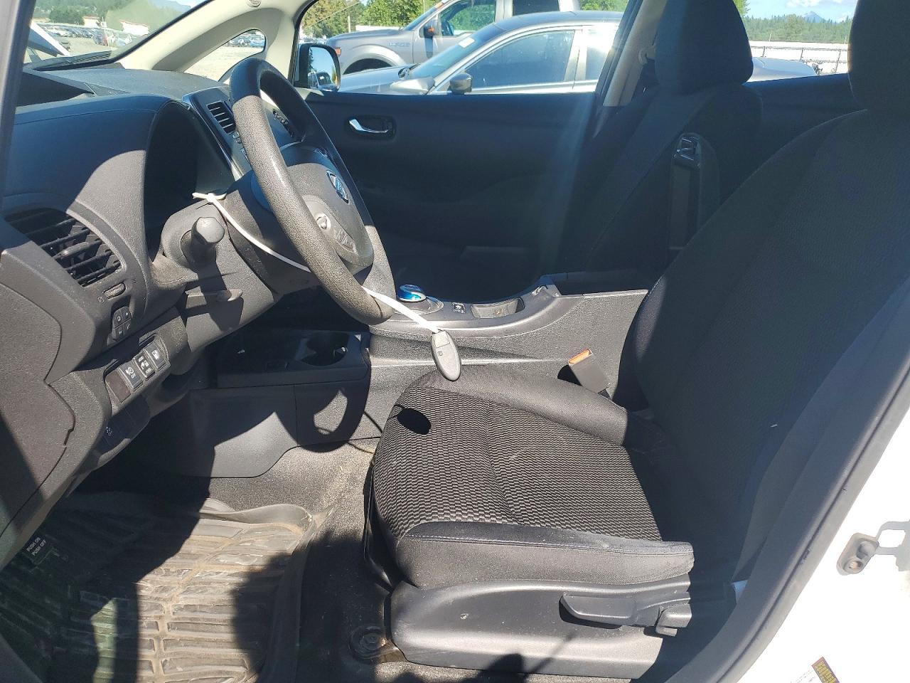 2016 NISSAN LEAF