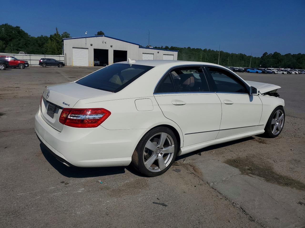 2011 MERCEDES-BENZ E-Class
