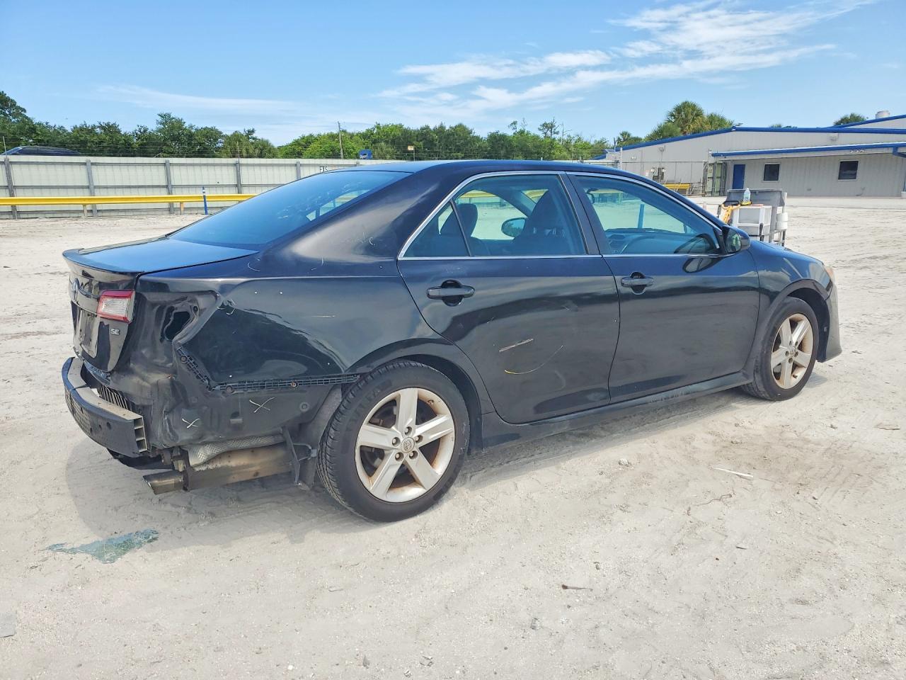 2014 TOYOTA CAMRY