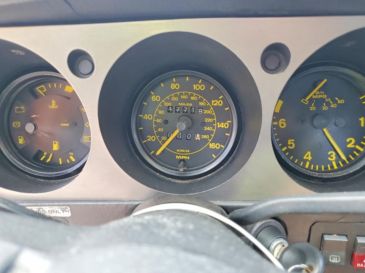 1984 PORSCHE 944