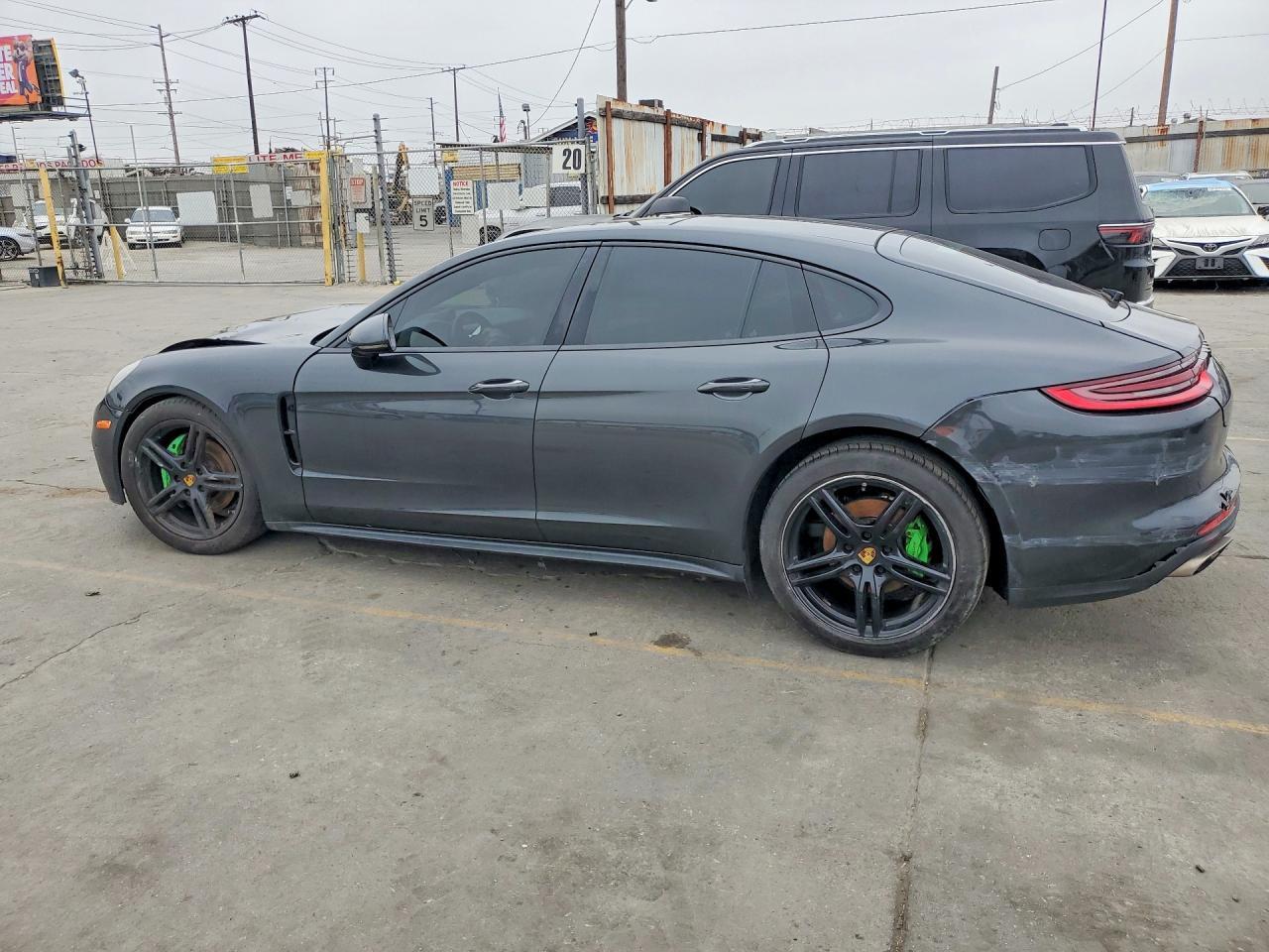 2017 PORSCHE Panamera