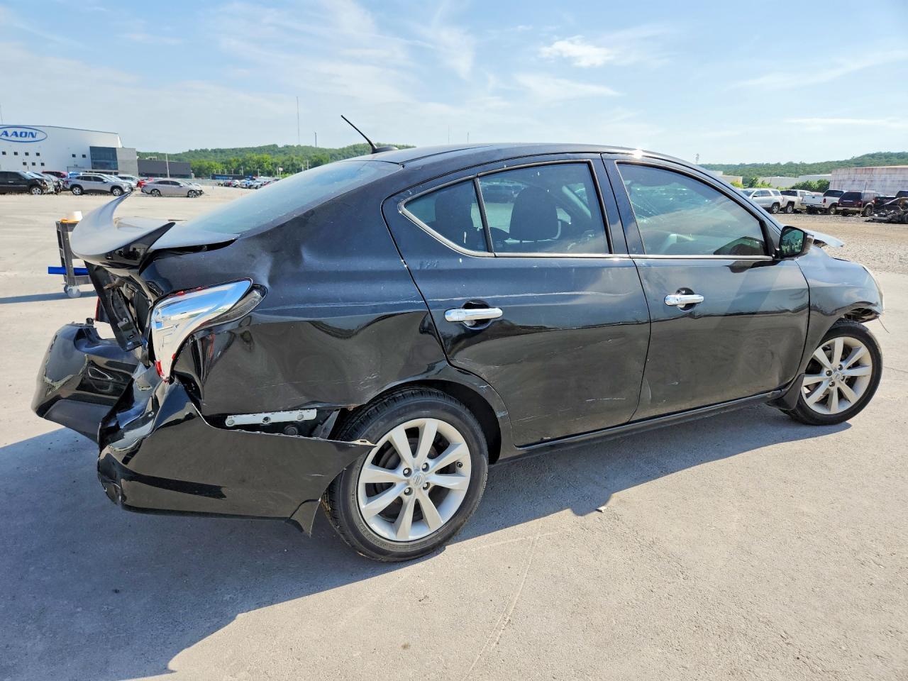 2015 NISSAN VERSA