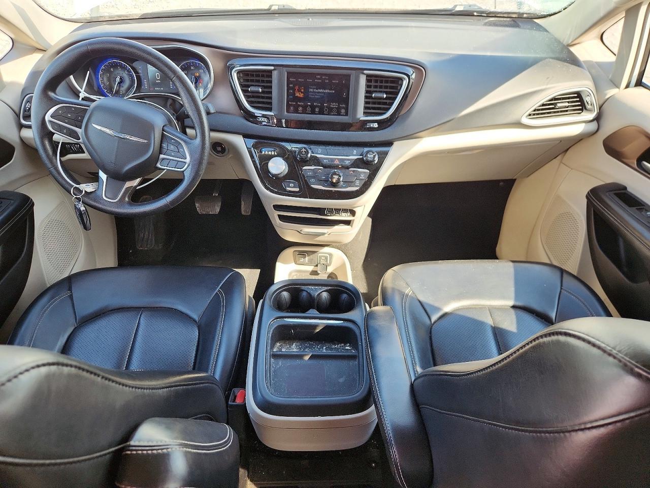 2021 CHRYSLER Voyager