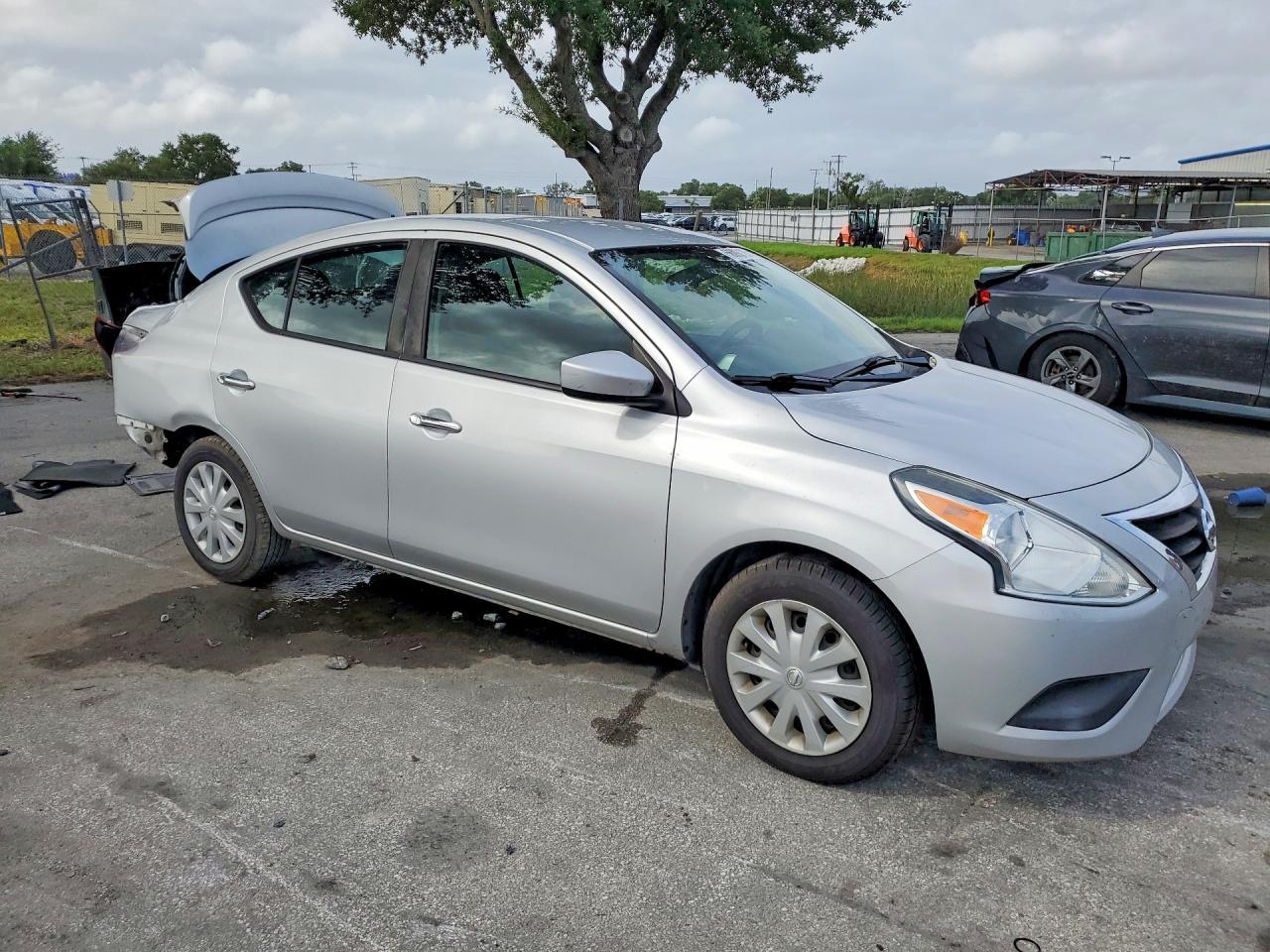 2017 NISSAN VERSA