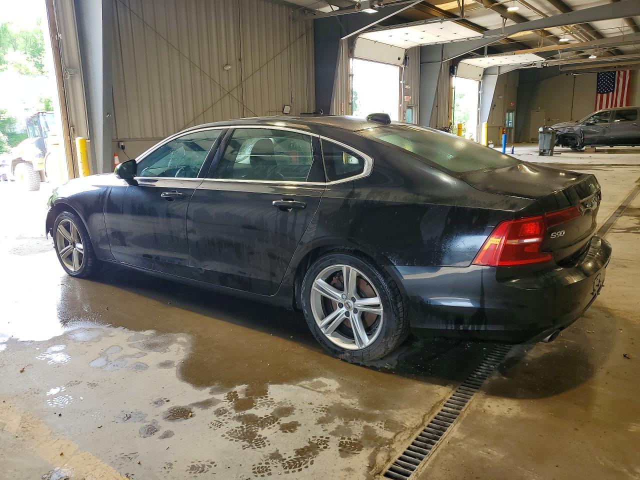 2018 VOLVO S90