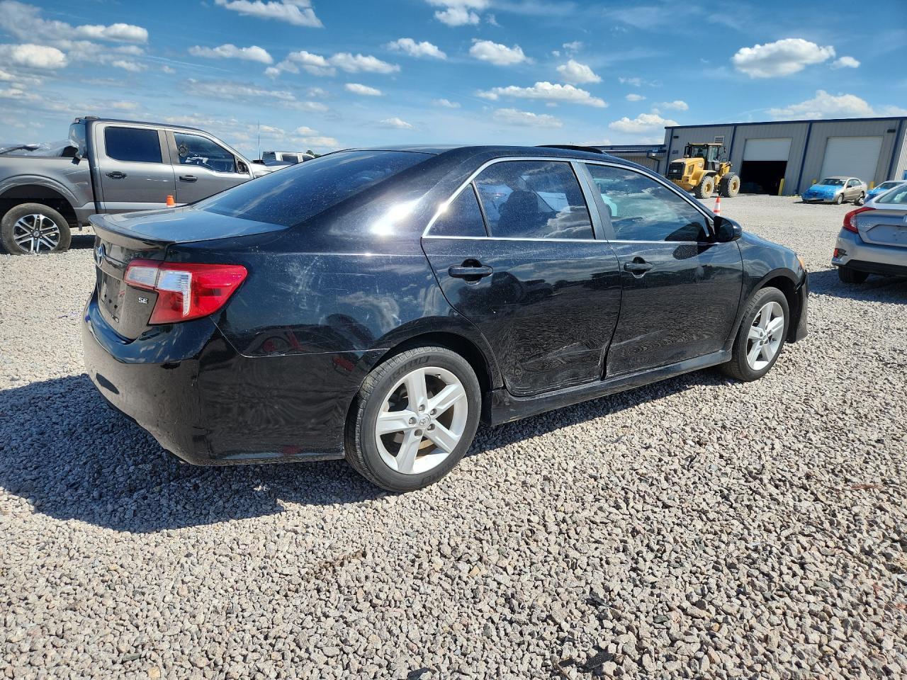 2014 TOYOTA CAMRY