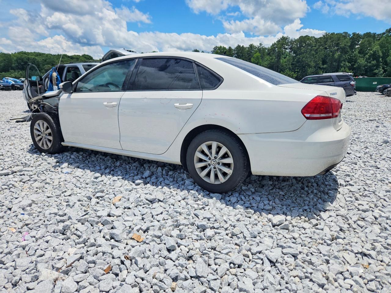 2012 VOLKSWAGEN Passat