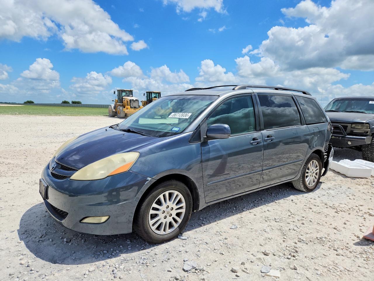 2010 TOYOTA SIENNA