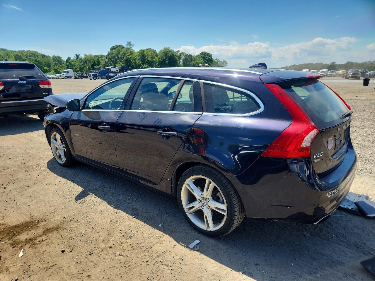 2017 VOLVO V60