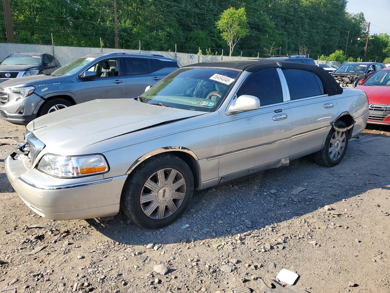 2003 LINCOLN Town Car