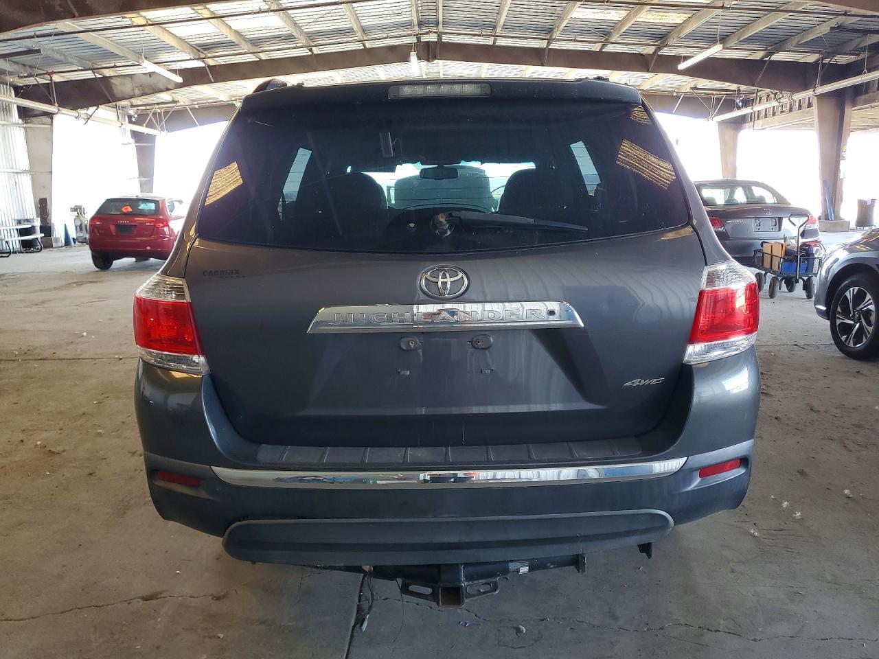 2011 TOYOTA HIGHLANDER