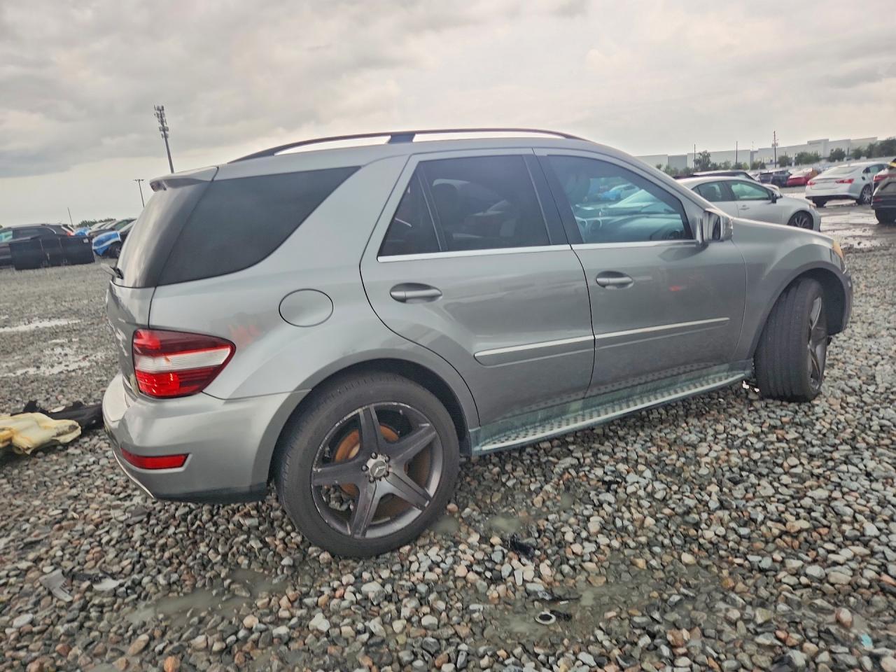 2011 MERCEDES-BENZ ML-Class