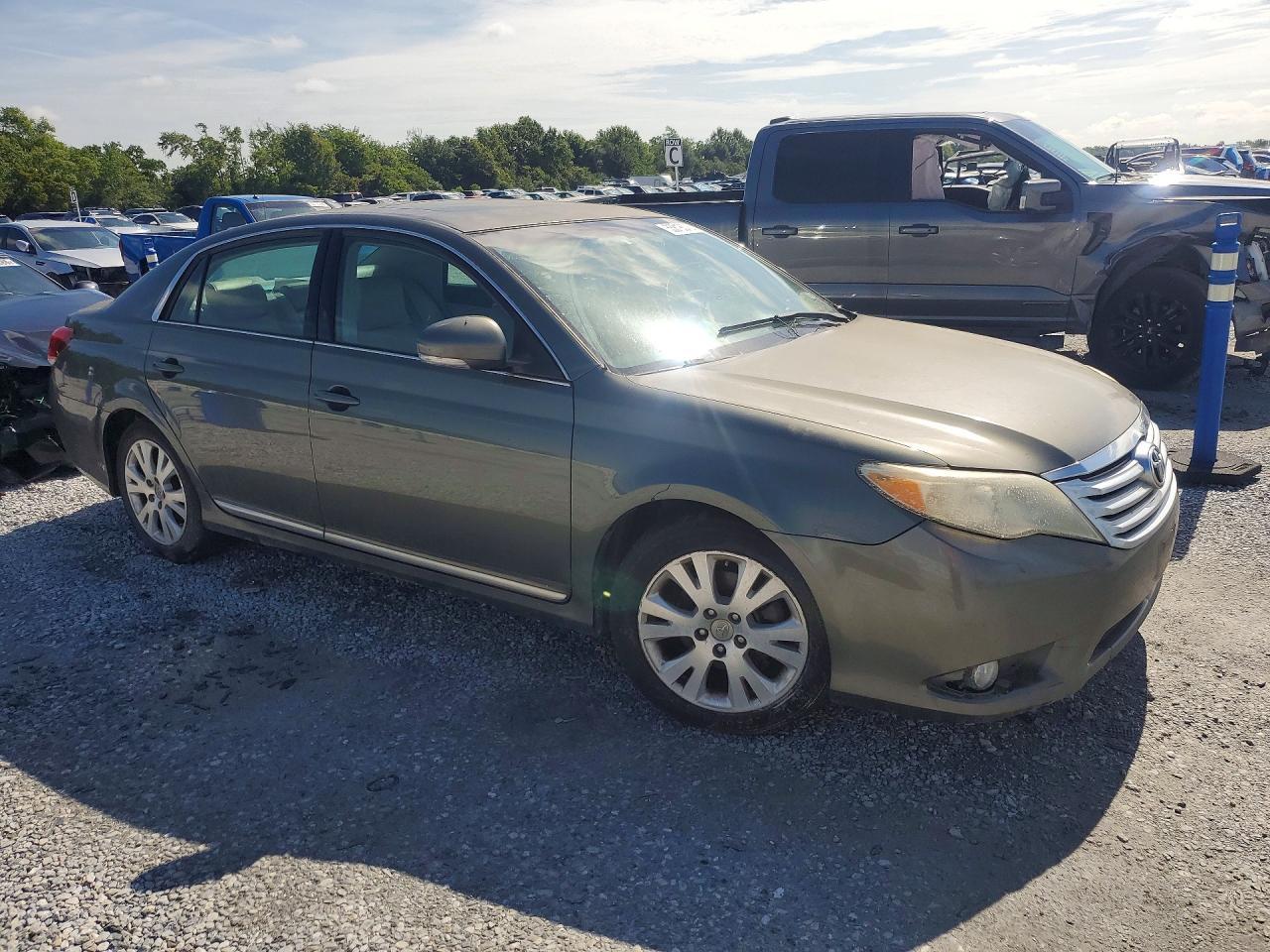 2011 TOYOTA Avalon