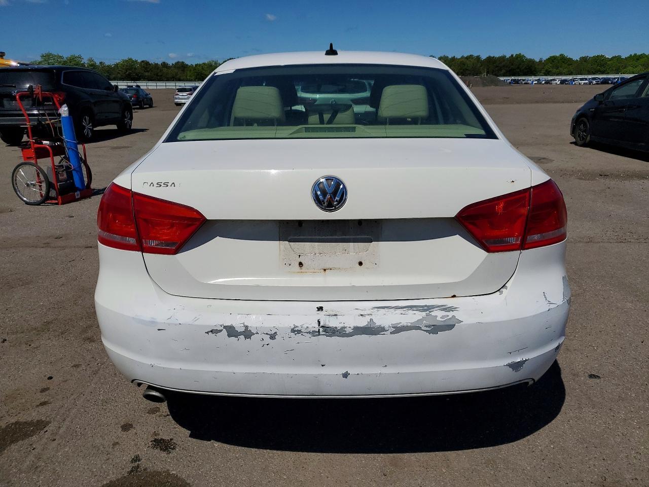 2012 VOLKSWAGEN Passat