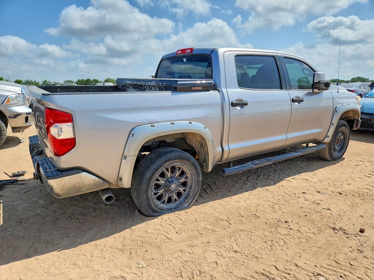 2016 TOYOTA TUNDRA