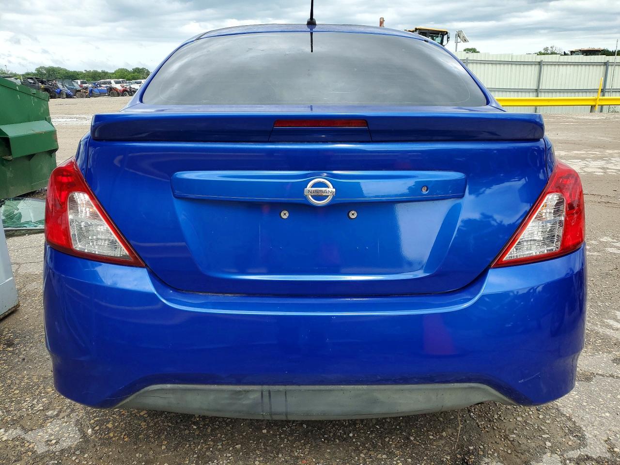 2015 NISSAN VERSA