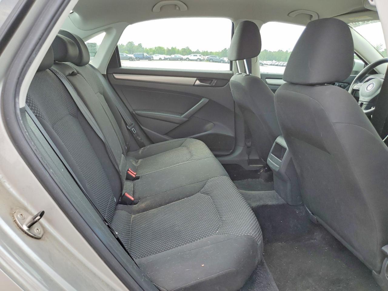 2014 VOLKSWAGEN Passat