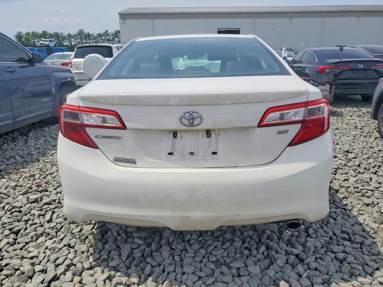 2014 TOYOTA CAMRY