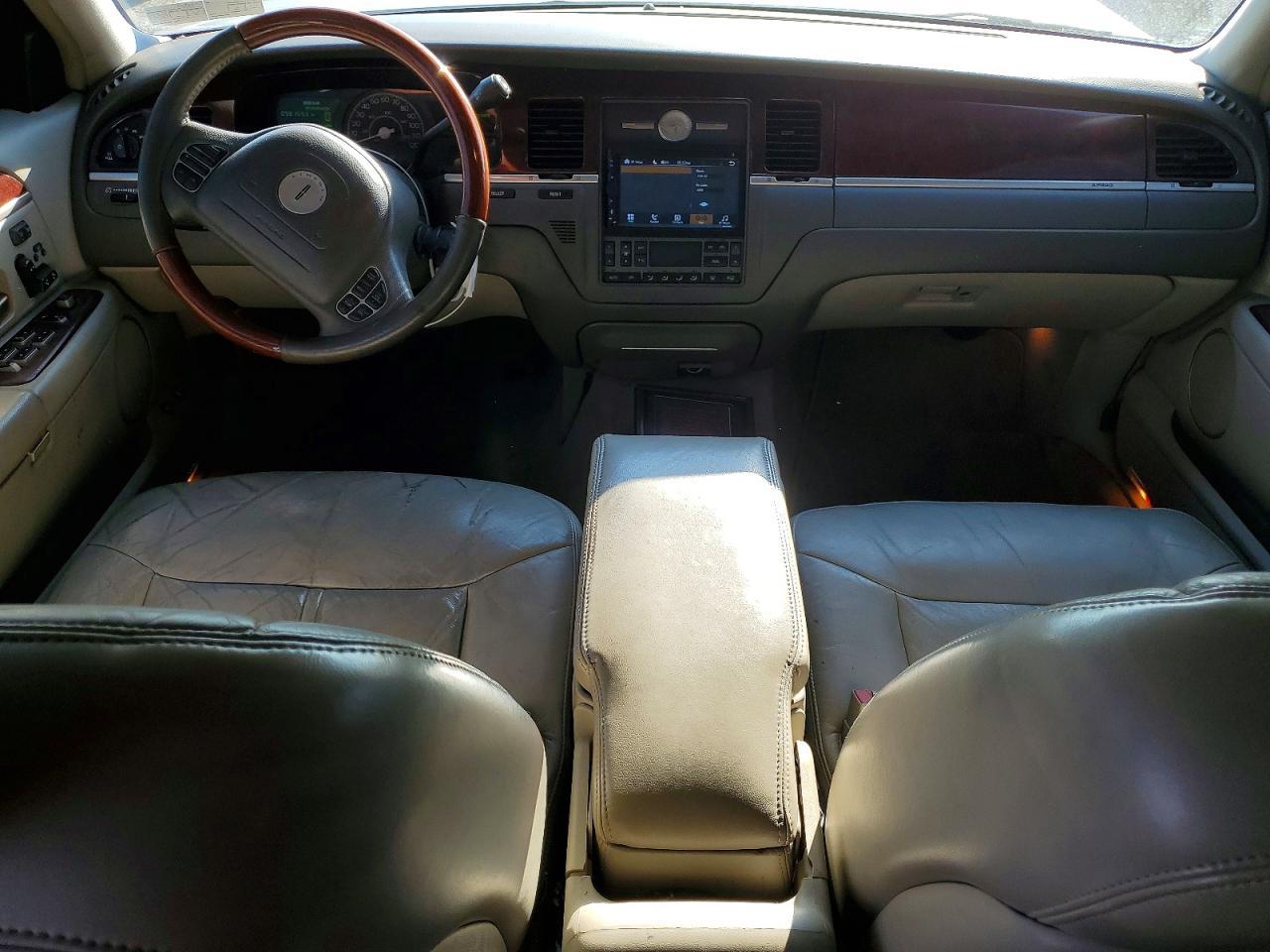 2003 LINCOLN Town Car