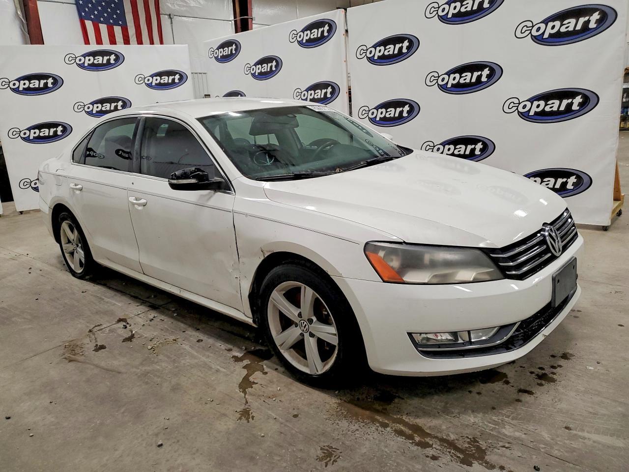 2015 VOLKSWAGEN Passat