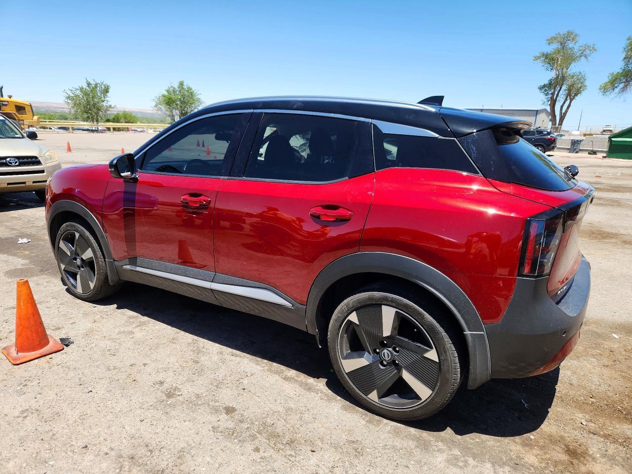 2025 NISSAN KICKS