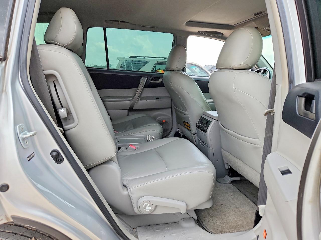 2009 TOYOTA HIGHLANDER