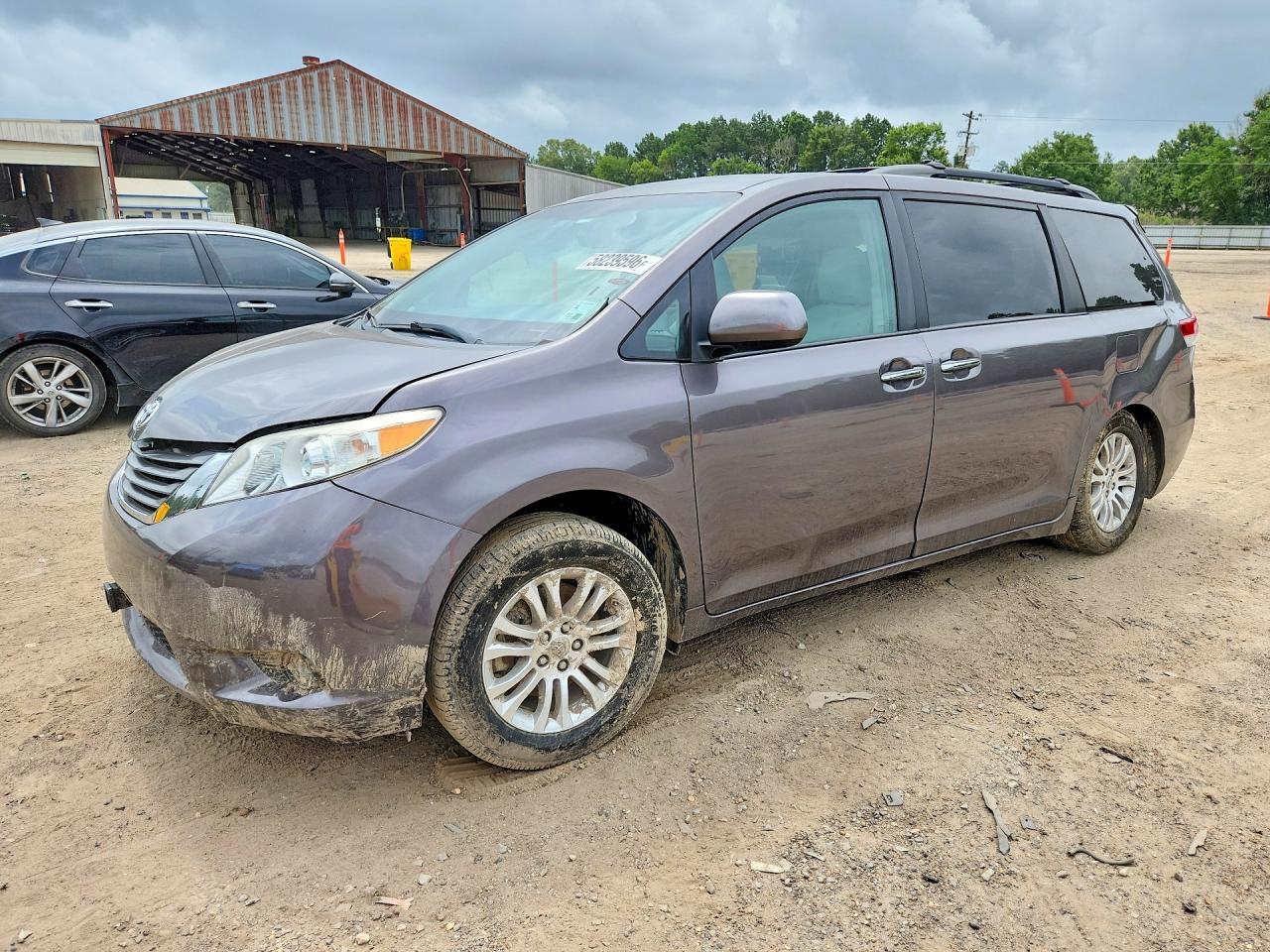 2012 TOYOTA SIENNA