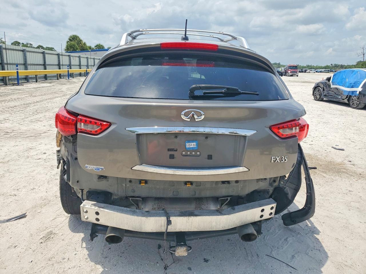 2010 INFINITI FX35