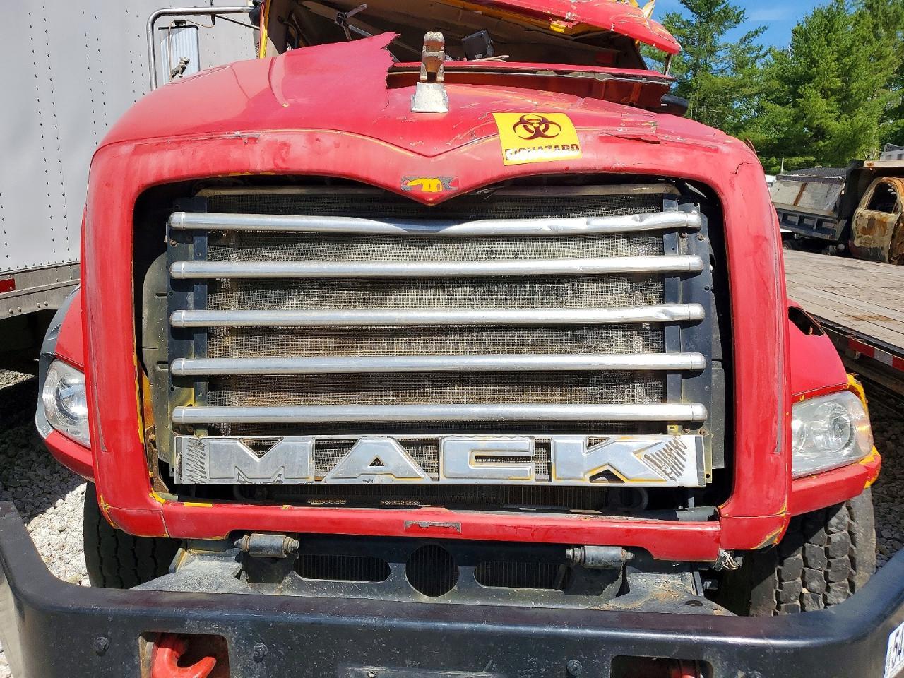 2014 MACK Gu800